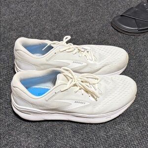 Brooks Men’s White Running Shoes - Lightweight Cushioned Trainer - Size 13